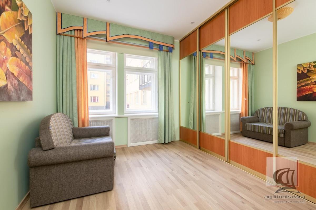 Elegant 5 Bedr Apartment With Sauna In The Centre, Near Viru And Old Town, With Private Parking Tallinn Exterior photo